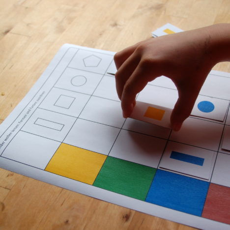 Farben und Formen zuordnen – ein kostenloses Lernspiel